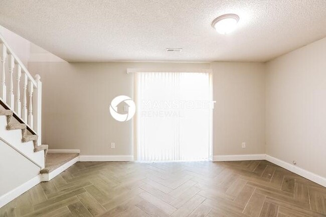 Building Photo - 3 Bedroom Pet-Friendly Home in BLUE SPRINGS, MO with Main Street Renewal