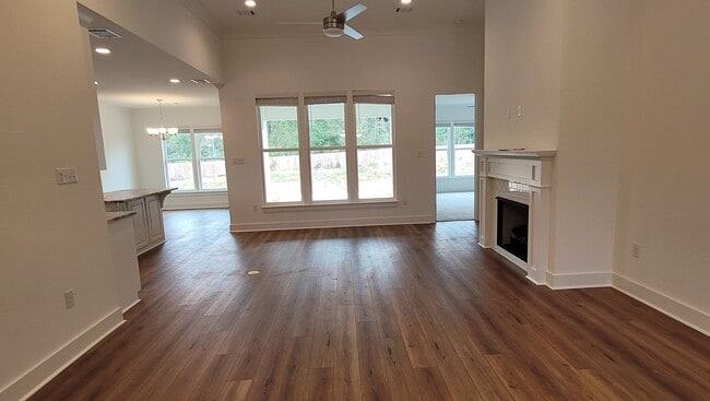 Building Photo - Stunning home in Garden Hill!