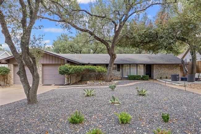 Building Photo - 7103 Mesa Dr