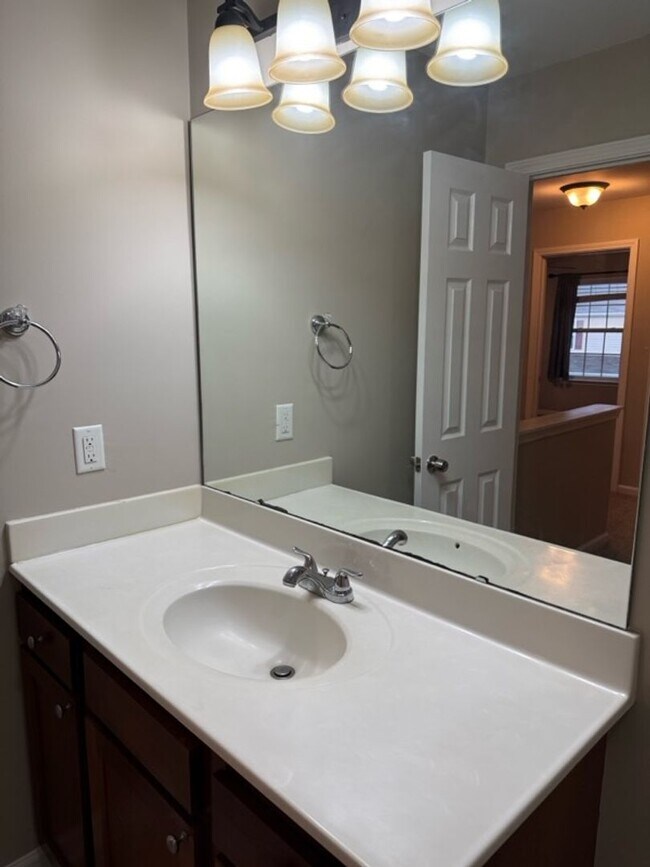 Building Photo - 3 Bedroom Townhouse with a Loft Area and a...