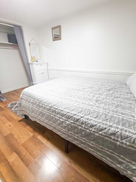 Building Photo - 2359 Old Iroquois Trl