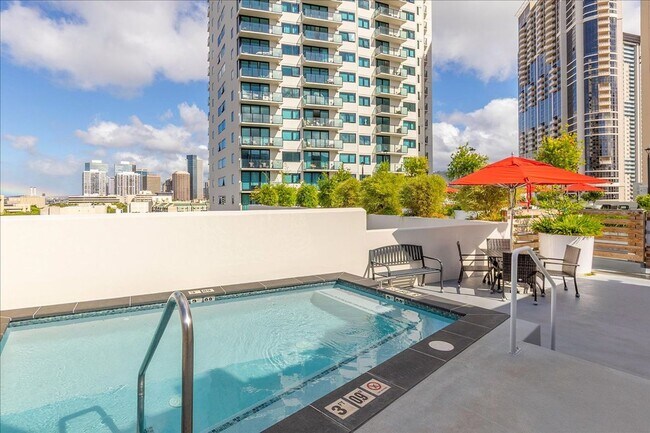 Building Photo - High Floor 2 BED/2 BATH/2 PRKG in brand ne...