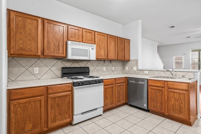 Building Photo - 15327 Hickory Dale St