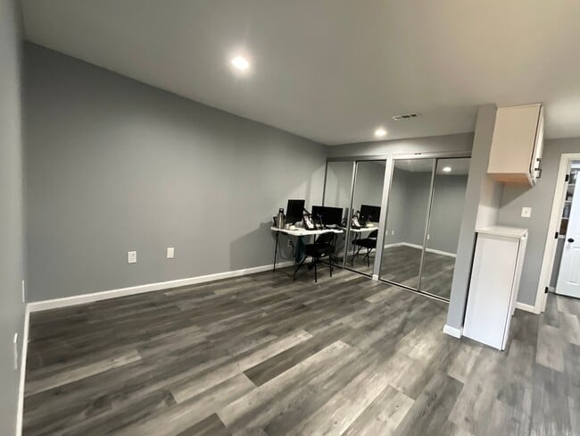 Building Photo - Beautiful 2BR 2BA 3 level townhome located in the Bowling Brook Farms Community