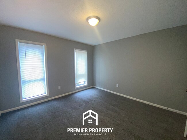 Building Photo - 4453 Kerwin Dr