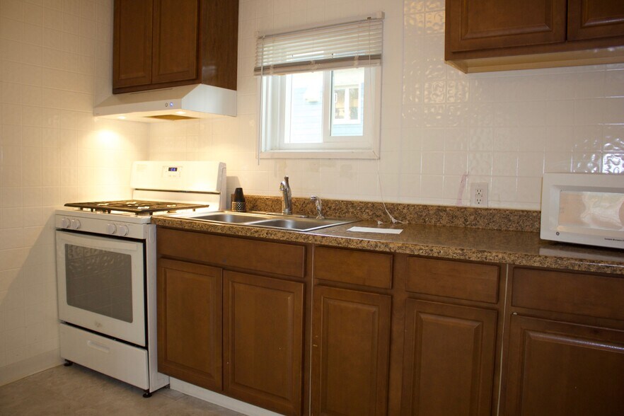 Gas stove. Newer kitchen - 1902 W 33rd Ave