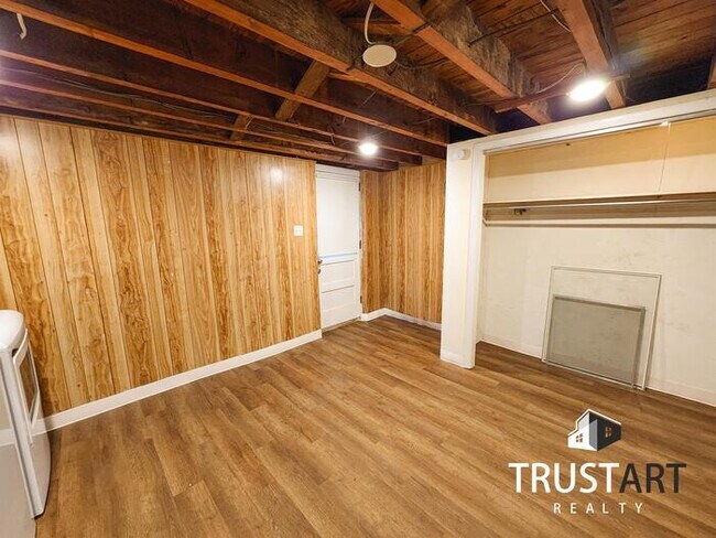 Building Photo - 2-bedroom house in Lawndale North East Phi...
