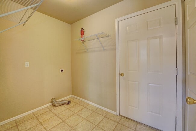 Building Photo - REALLY NICE HOME WITH DOUBLE CAR GARAGE!!!
