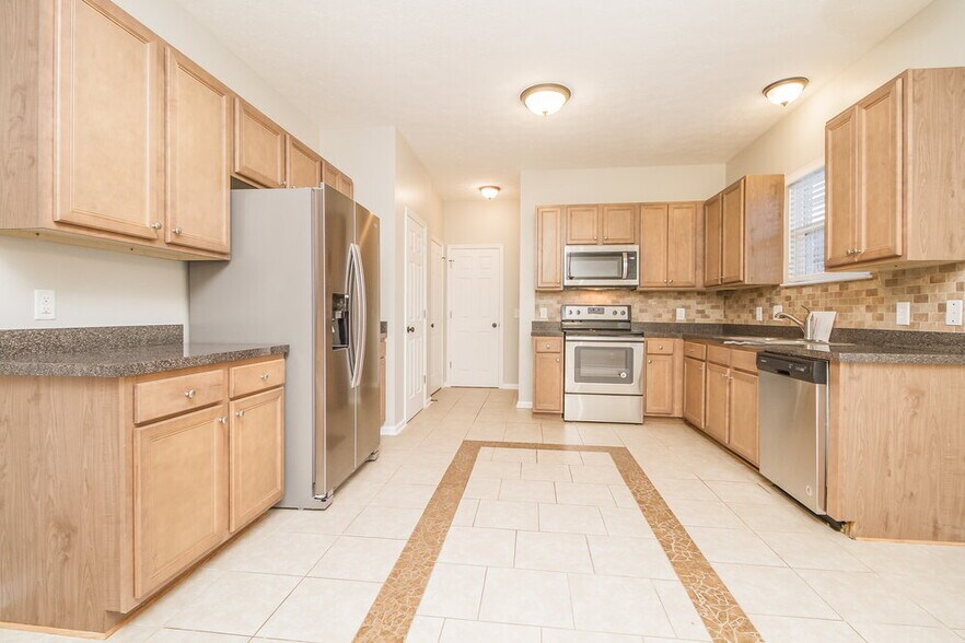 Building Photo - 105 Latham Ct