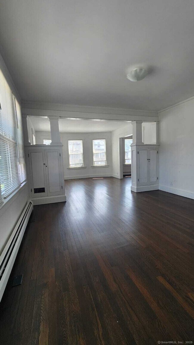 Building Photo - 305 Wakelee Ave