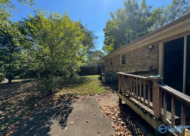 Building Photo - 10011 Strong Dr SE