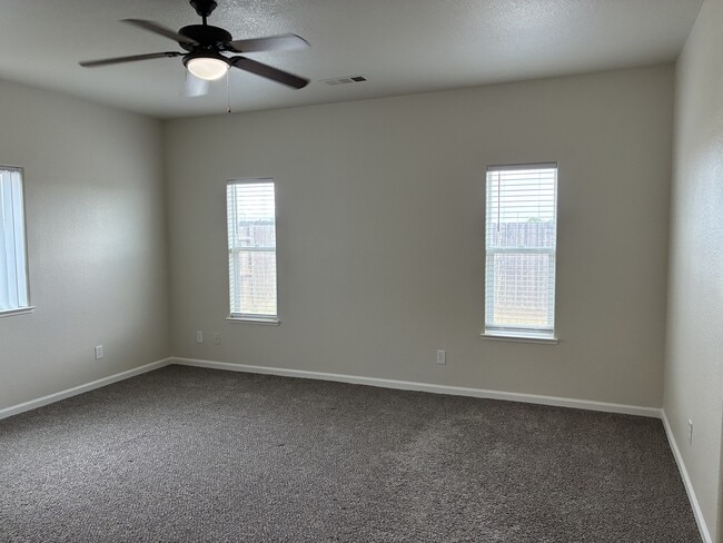 Building Photo - 3197 Dinkey Creek Ave