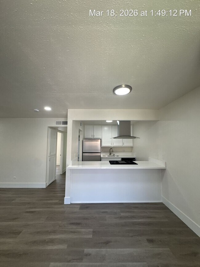 Building Photo - Charming upstairs unit rent ready! Newly remodeled!!