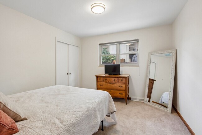 Building Photo - 3 bed + 3 bath / Ranch with Full Finished Basement!