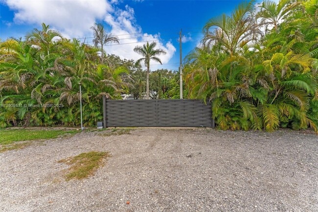 Building Photo - 551 SW 127th Ave