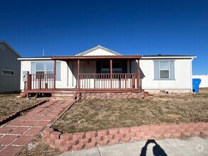 Building Photo - Large Three Bedroom Two Bathroom