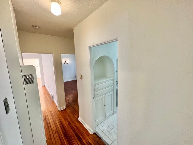 Building Photo - Charming Belmont Shore 2BD/1BA in Spanish-Style Duplex | Garage Included