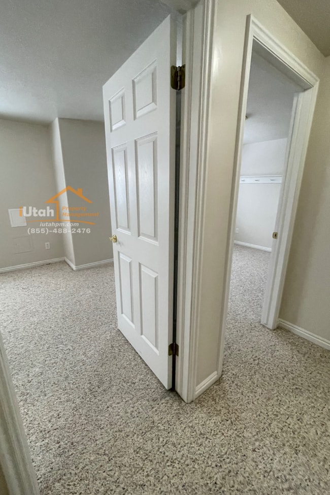 Building Photo - East Layton 6 Bdrm 3 Bth 2 car garage home.