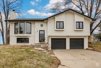Building Photo - Adorable home off 84th & Giles
