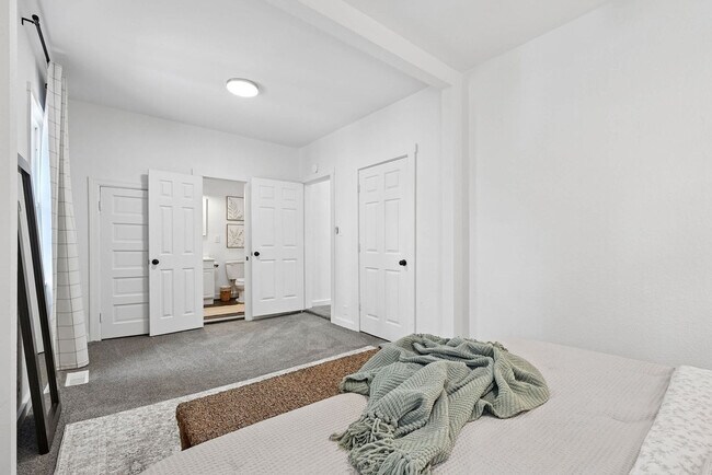 Building Photo - 408 S Wright St
