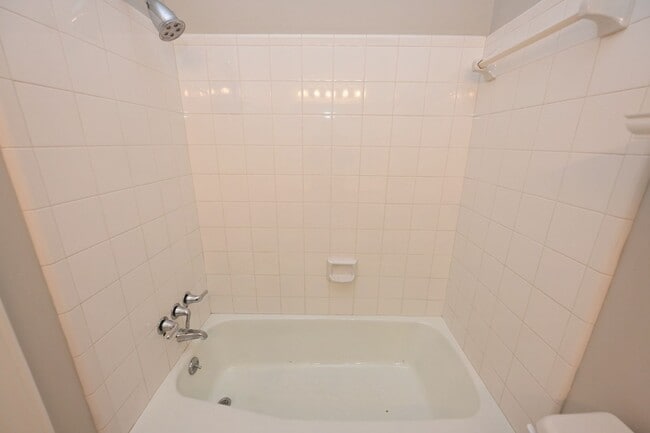 Building Photo - **UPDATED FIRST-FLOOR CONDO IN DESIRABLE P...