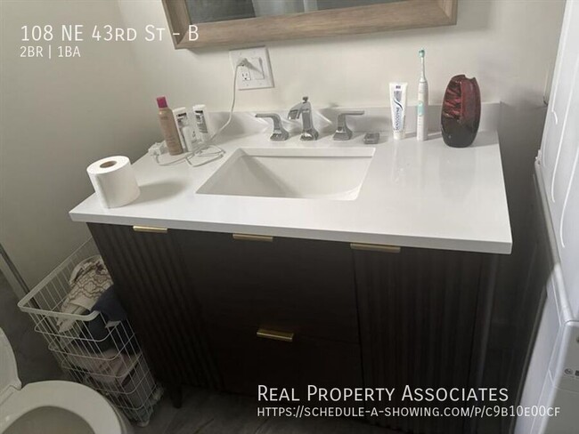 Building Photo - 108 NE 43rd St