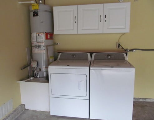 Building Photo - Spacious home/townhome in wonderful neighb...