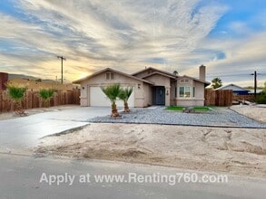 Building Photo - Gorgeous & Spacious 4 Bed Home