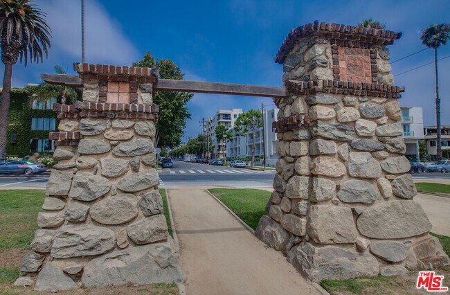 Building Photo - 124 Idaho Ave