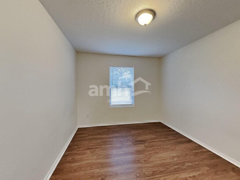 Building Photo - 2612 N Kristy Ave