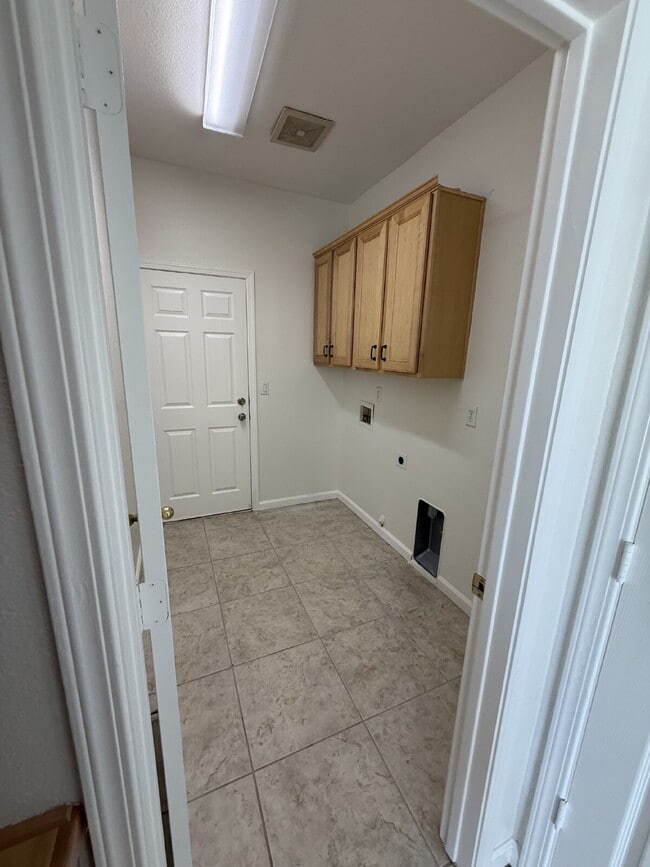 Building Photo - Stunning Spacious Single Story Home You Should Want to Call Home!