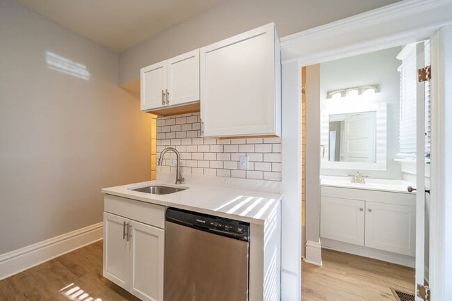 Building Photo - 954 Delaware Ave