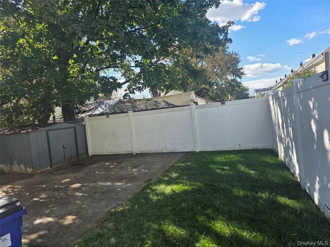 Building Photo - 114-36 194th St