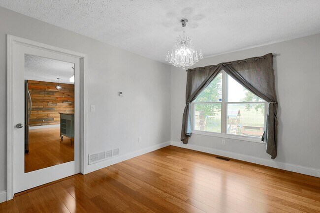 Building Photo - 299 Iris Trail Dr