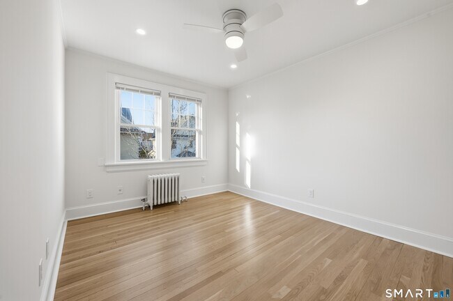 Building Photo - 44 Lorraine Terrace