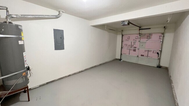 Building Photo - 1536 S Main Ave