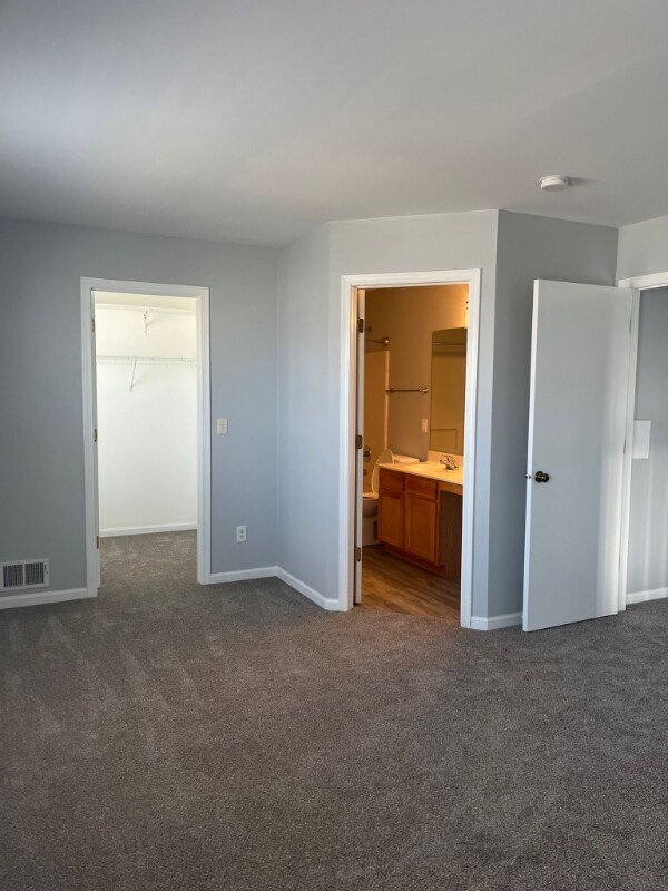 Building Photo - 688 Edward Dr