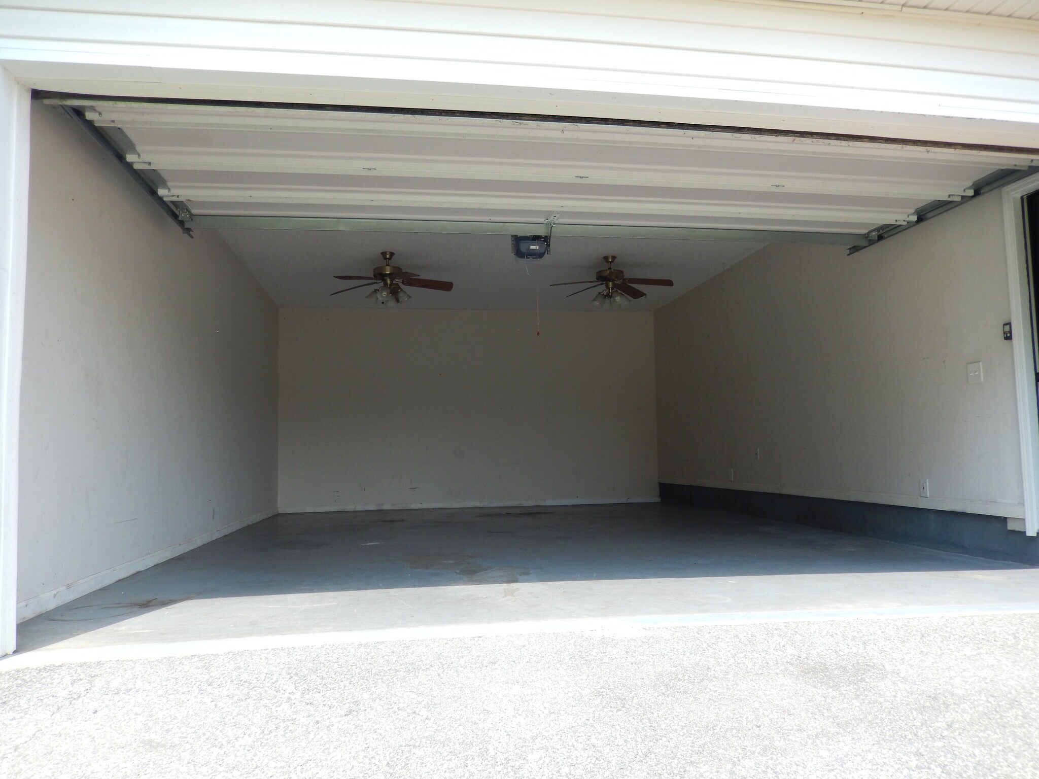 2 Car Garage - 2065 Pinemount Blvd