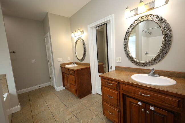 Building Photo - 4312 Wisteria Ln