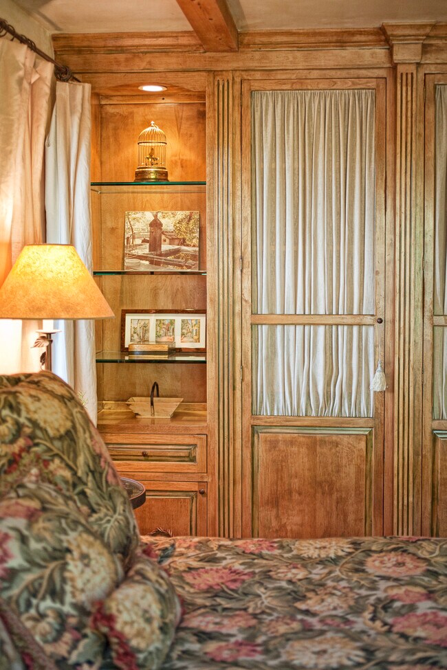 Building Photo - 430 Pratt Ave