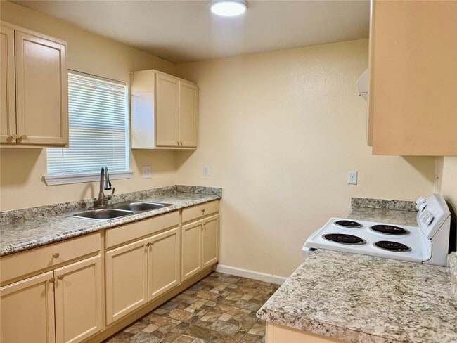 Building Photo - 711 Hahlo St