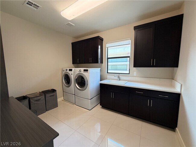 Building Photo - 66 Pristine Glen St