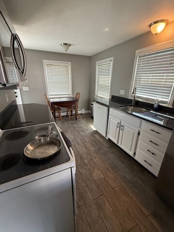 Building Photo - 22 Forest St