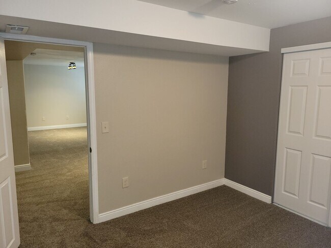 Building Photo - 305 Holbrook St
