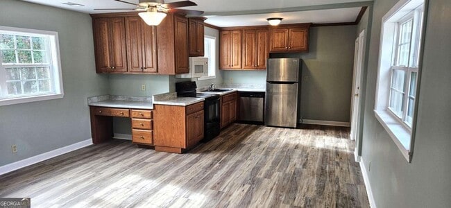 Building Photo - 860 Northside Dr E