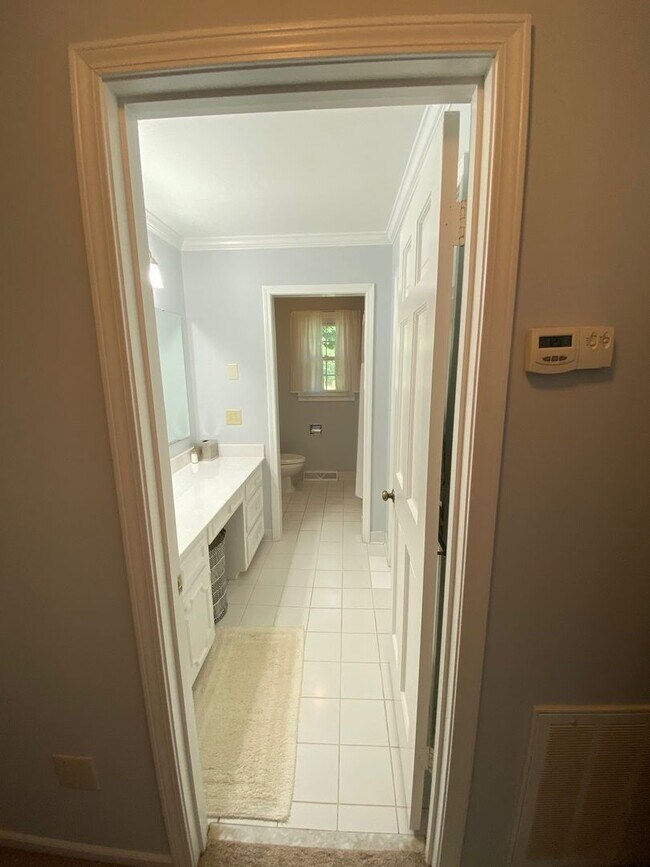 Building Photo - A little slice of paradise within minutes to downtown Greenviille