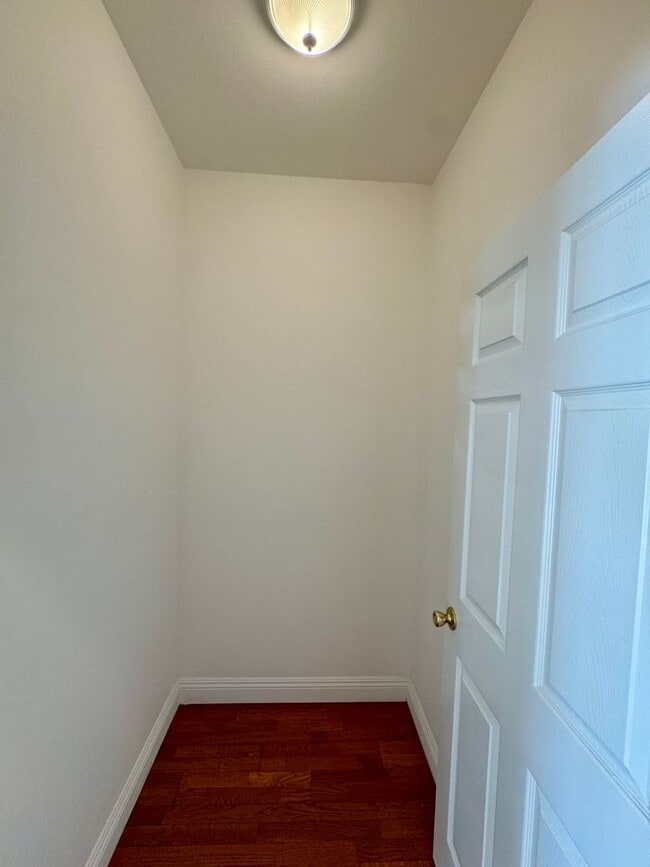 Building Photo - Beautifully Renovated 4 Bed 4 Bath House For Rent In Long Beach!