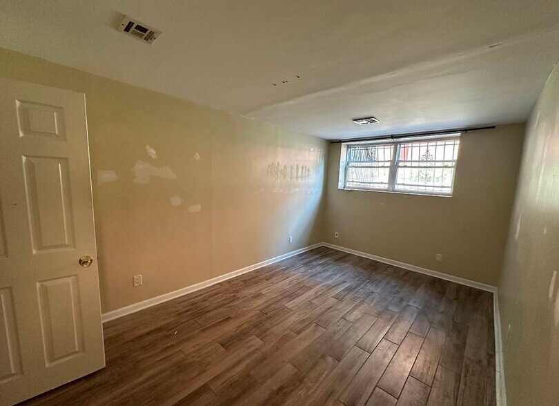 Building Photo - 386B Chauncey St