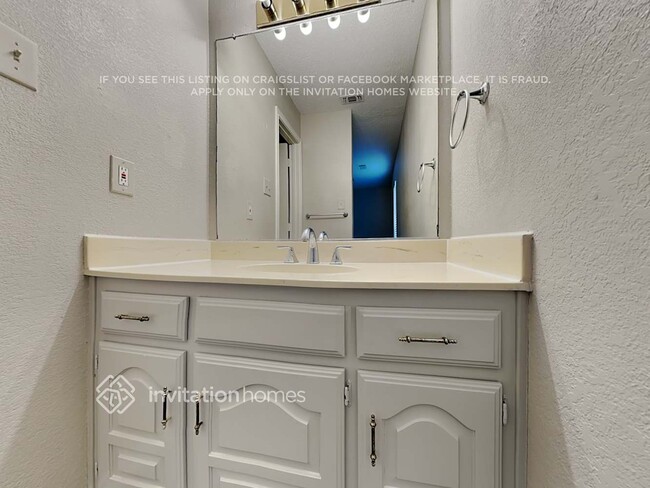 Building Photo - 804 E Aimee St