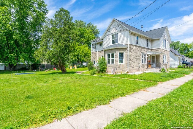 Building Photo - 1111 Oviatt St